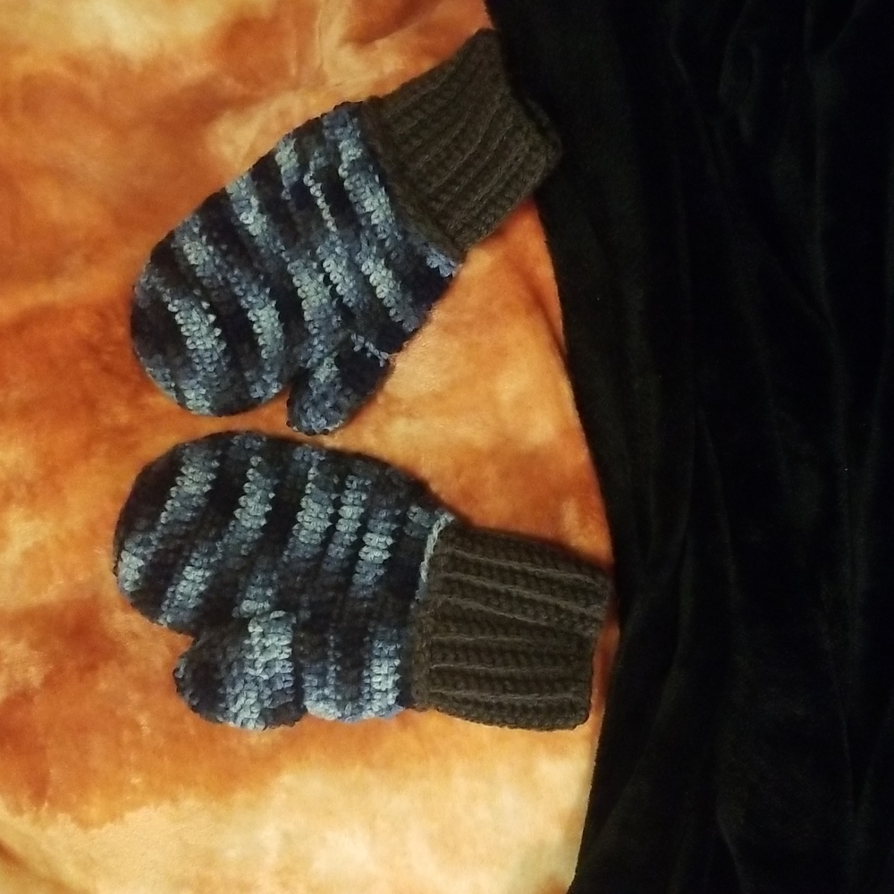 🚨2/$30🚨    WAS $60  Hand Crafted Multi Colored XL Adult Mittens